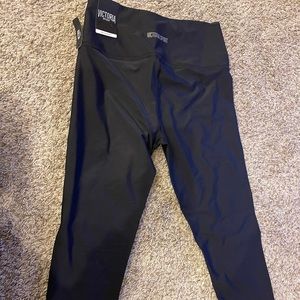 BRAND NEW VICTORIAS SECRET VS SPORT CROP LEGGINGS